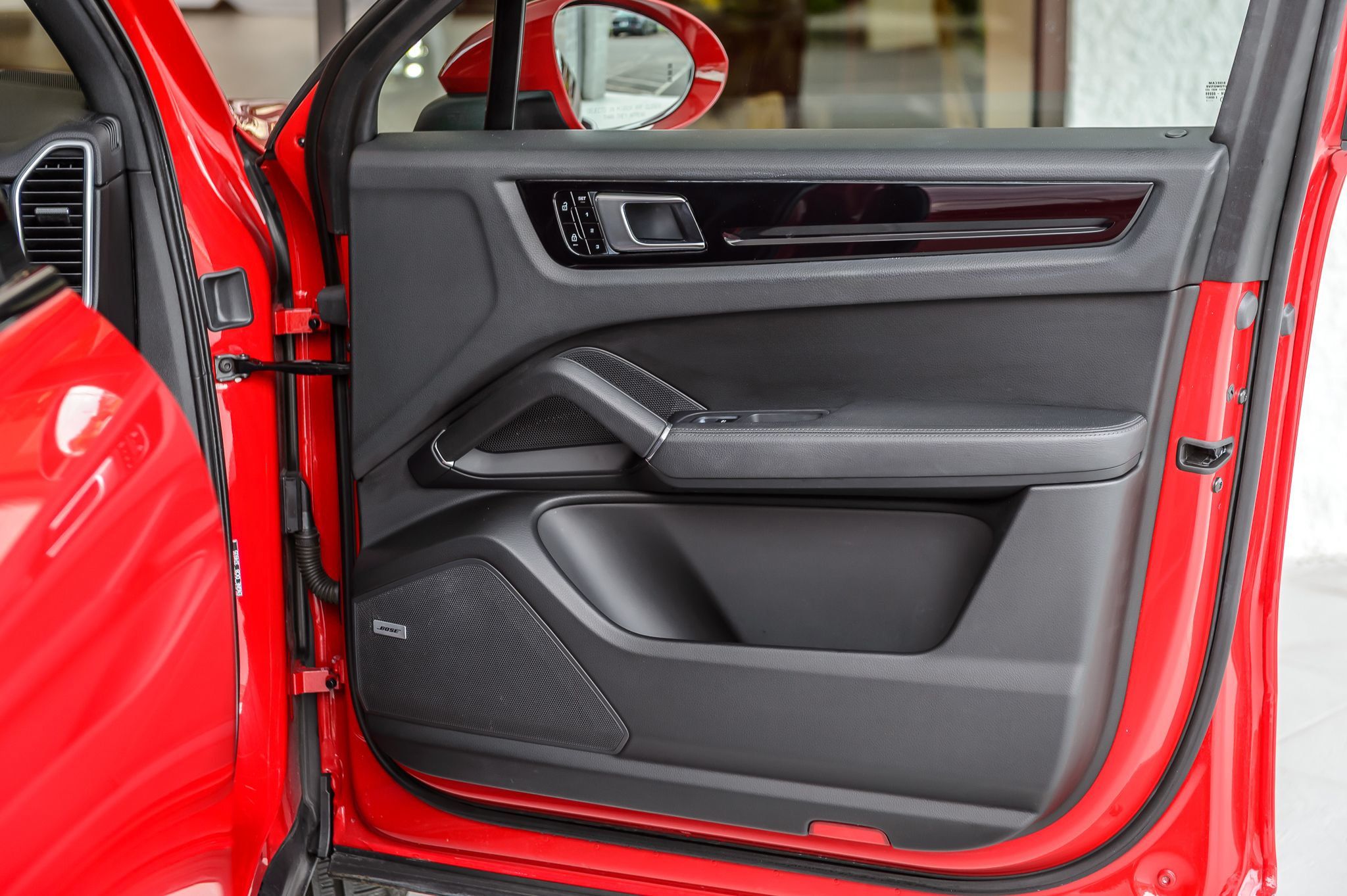 2021 Porsche Cayenne photo 54