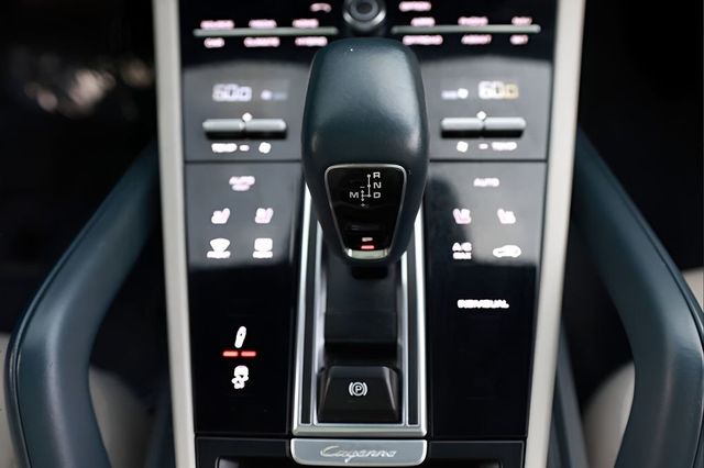 2021 Porsche Cayenne E-Hybrid AWD - 23034323 - 34
