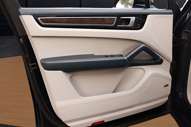 2021 Porsche Cayenne E-Hybrid AWD - 23034323 - 36