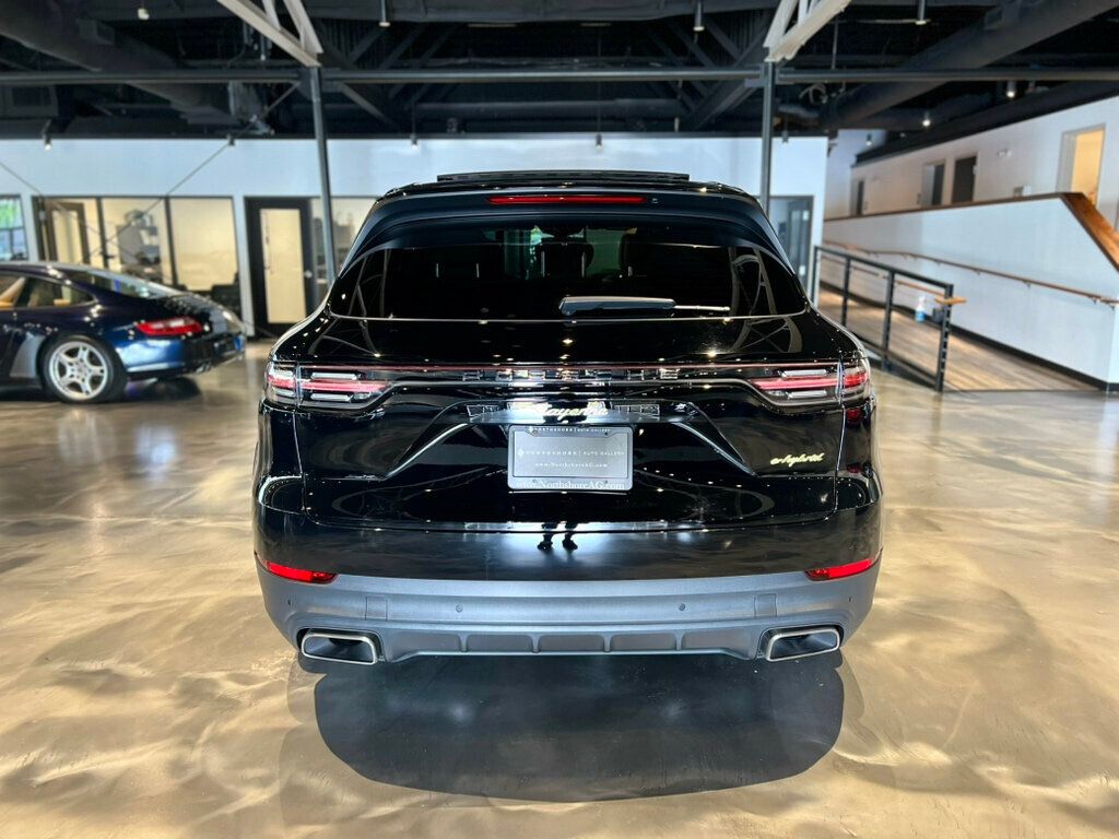 2021 Porsche Cayenne E-Hybrid photo 3