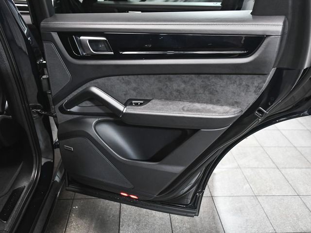 2021 Porsche Cayenne GTS - 23065855 - 14