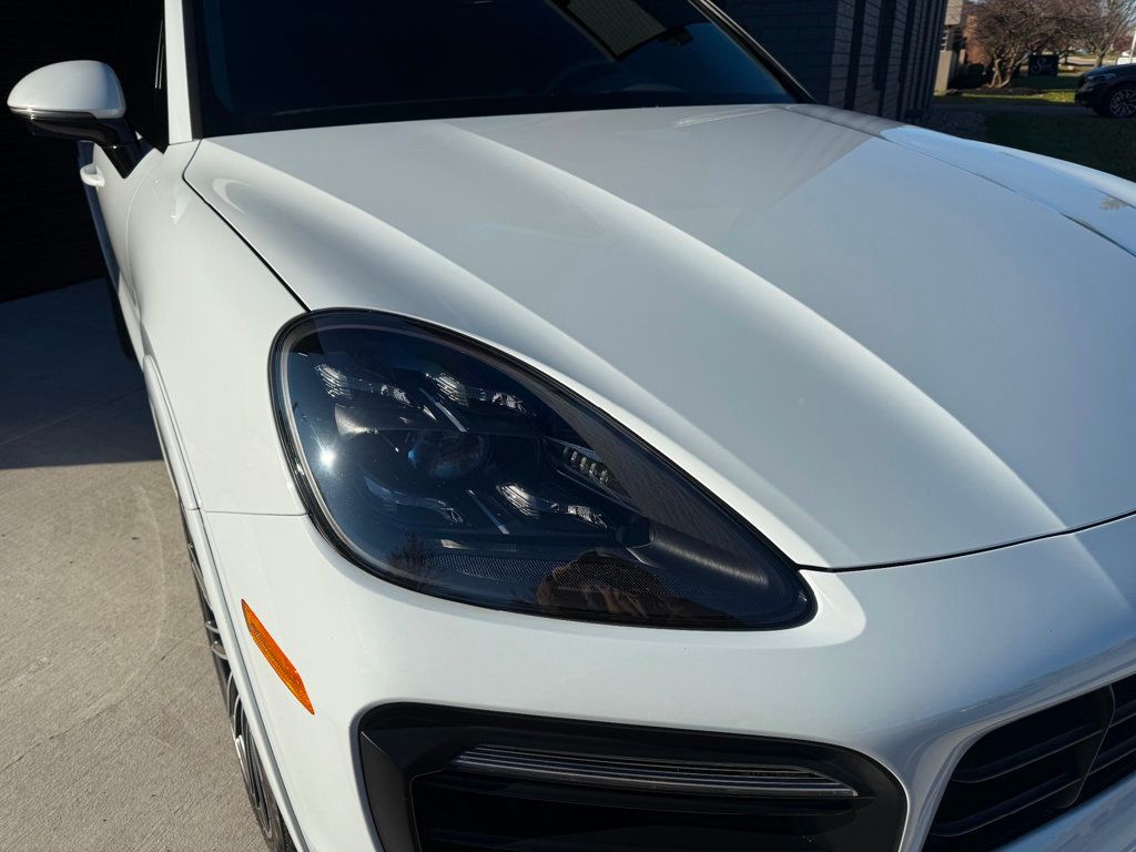 2021 Porsche Cayenne GTS photo 2