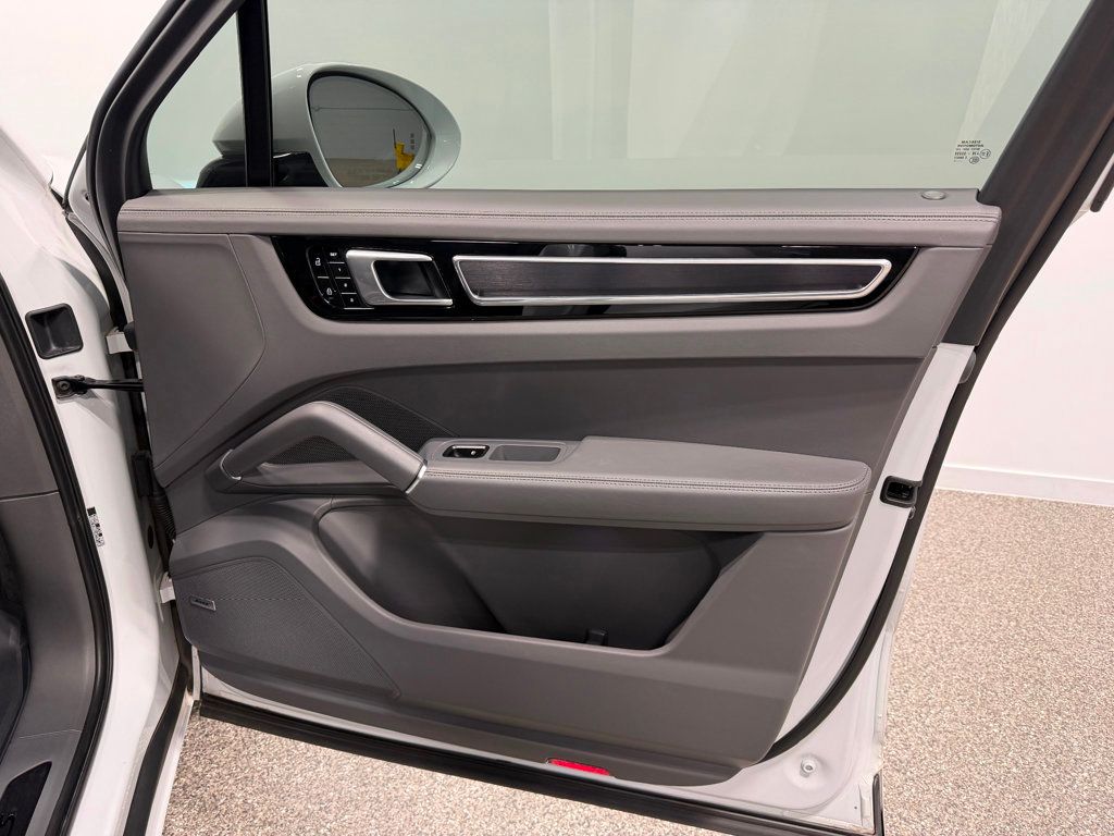 2021 Porsche Cayenne GTS AWD - 22947591 - 28