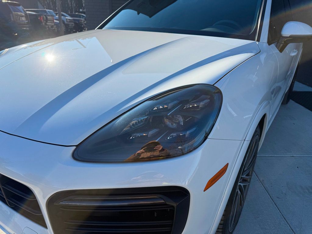 2021 Porsche Cayenne GTS photo 3