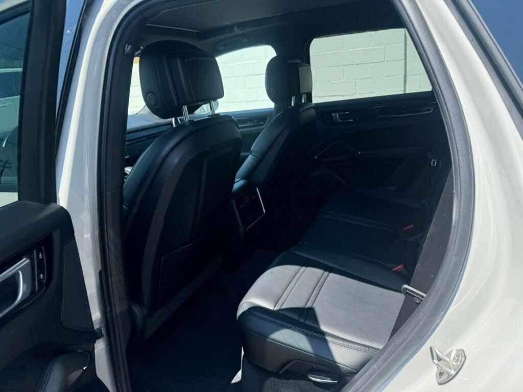 2021 Porsche Cayenne photo 12