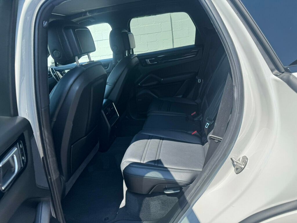 2021 Porsche Cayenne photo 13