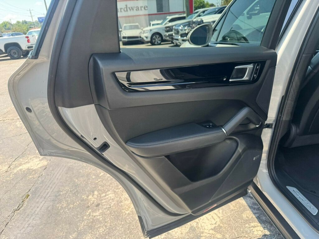 2021 Porsche Cayenne photo 14