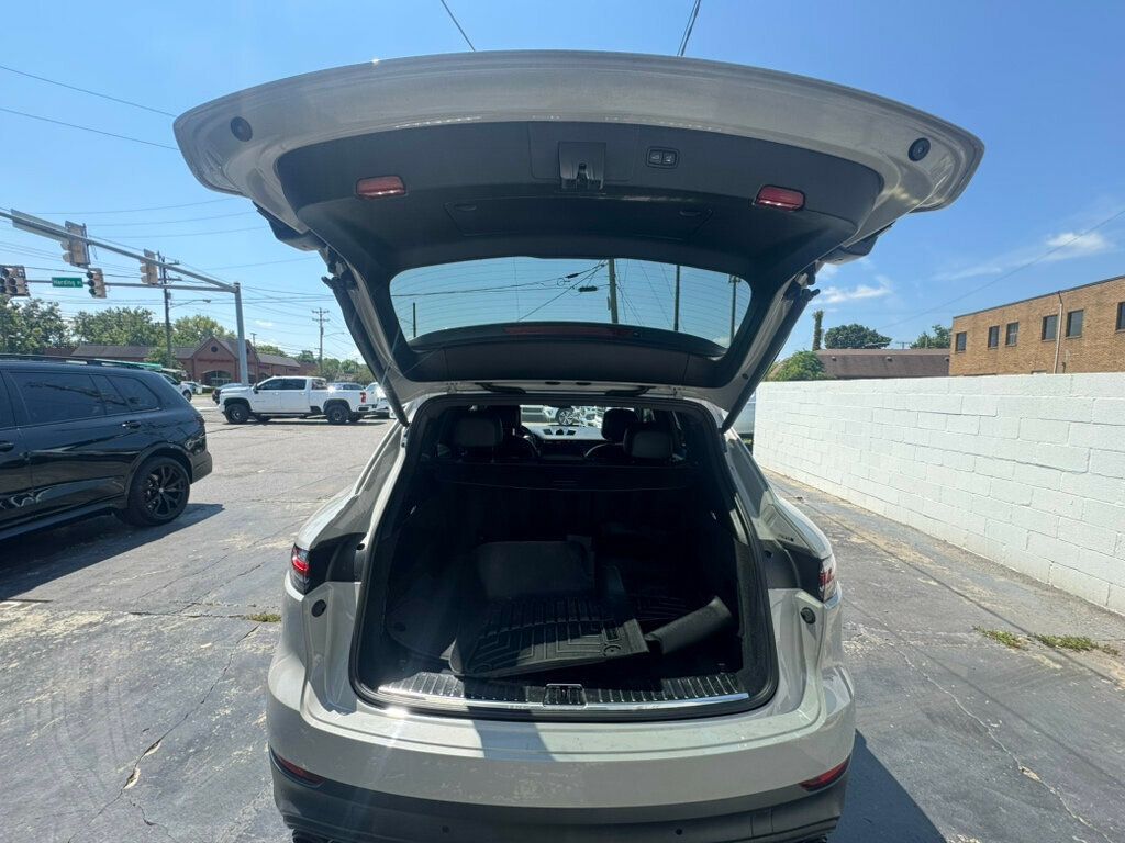 2021 Porsche Cayenne photo 15