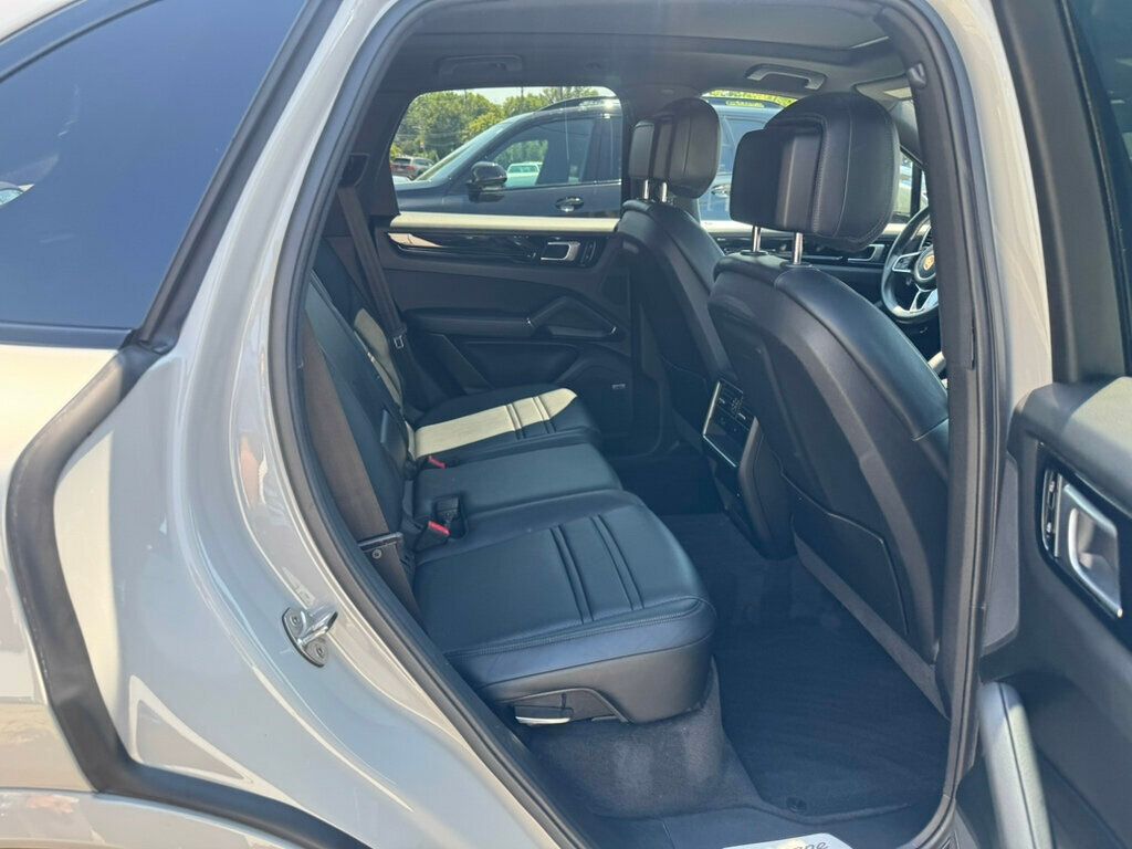 2021 Porsche Cayenne photo 18