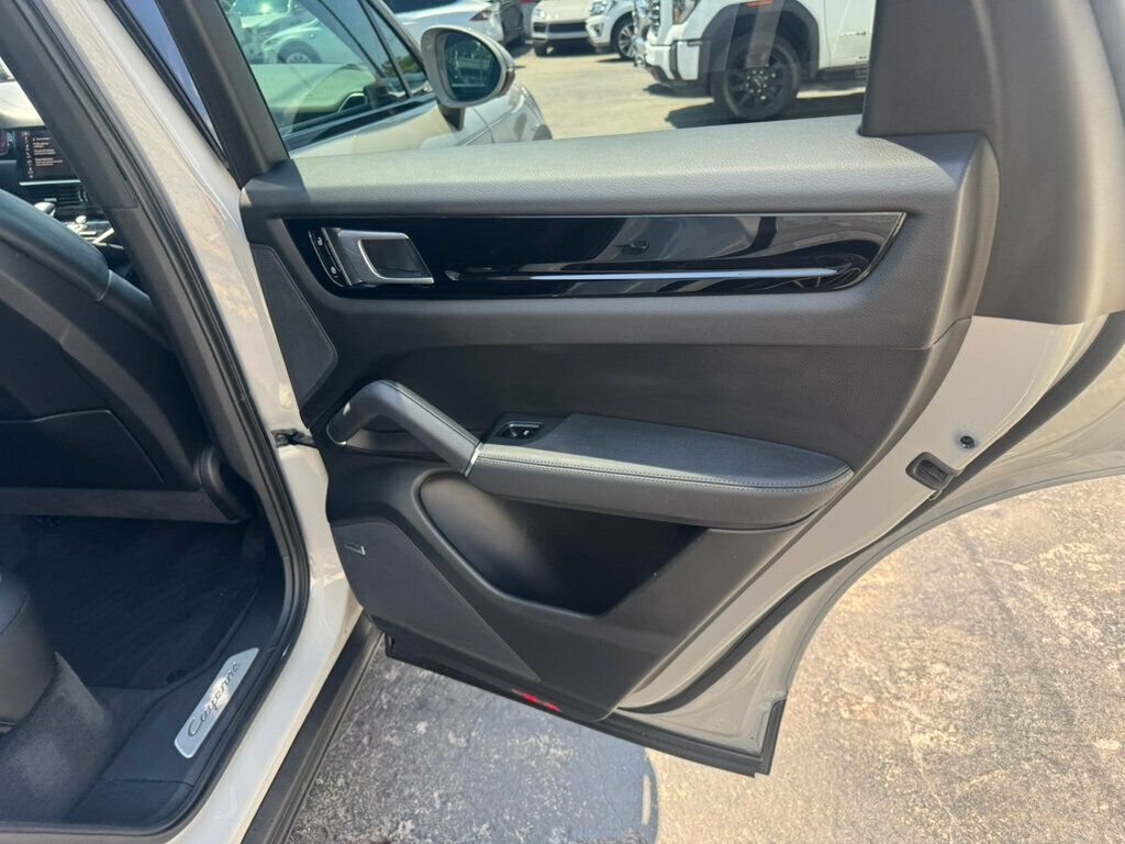 2021 Porsche Cayenne photo 19