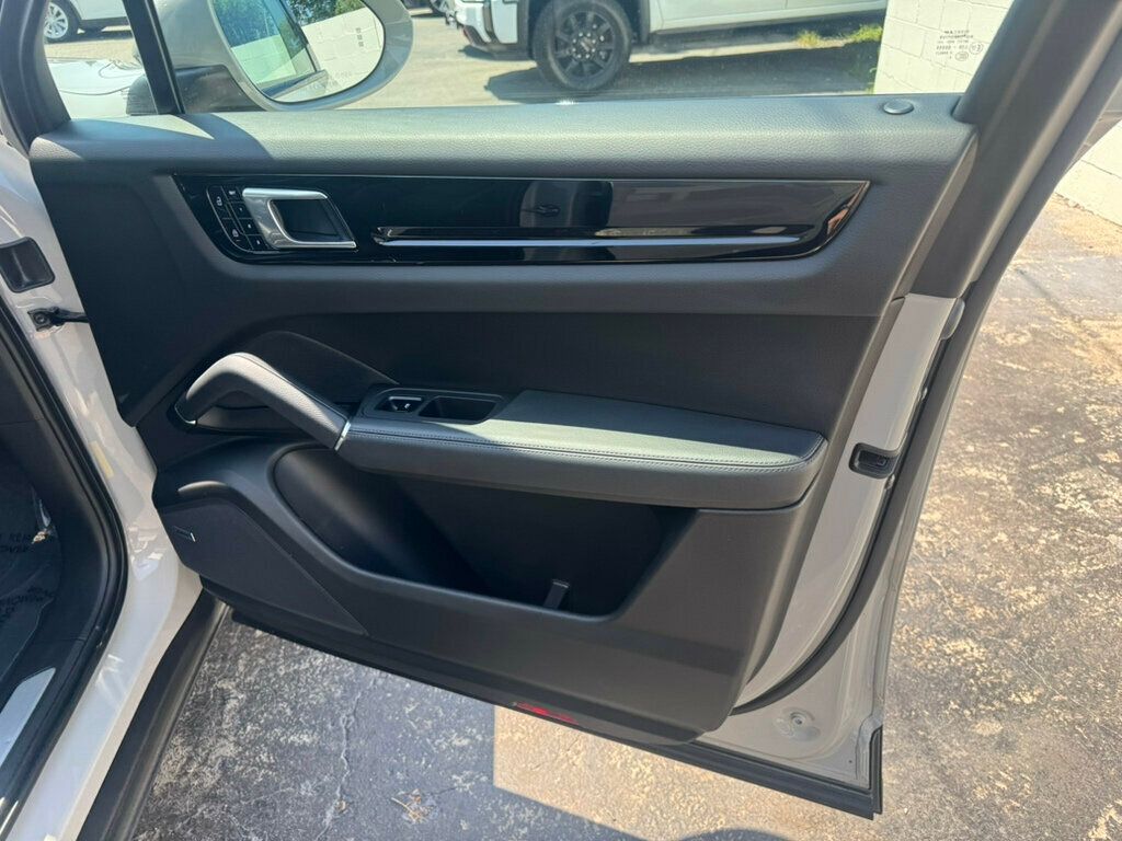 2021 Porsche Cayenne photo 21