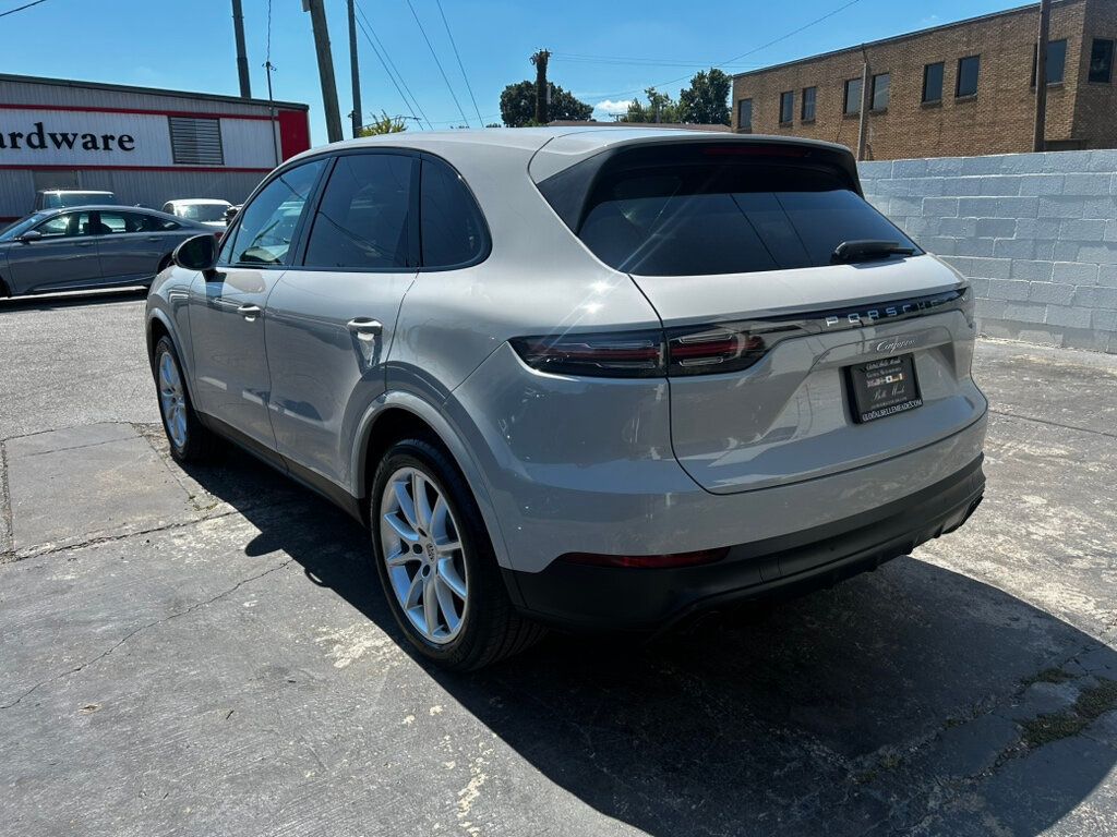 2021 Porsche Cayenne photo 3