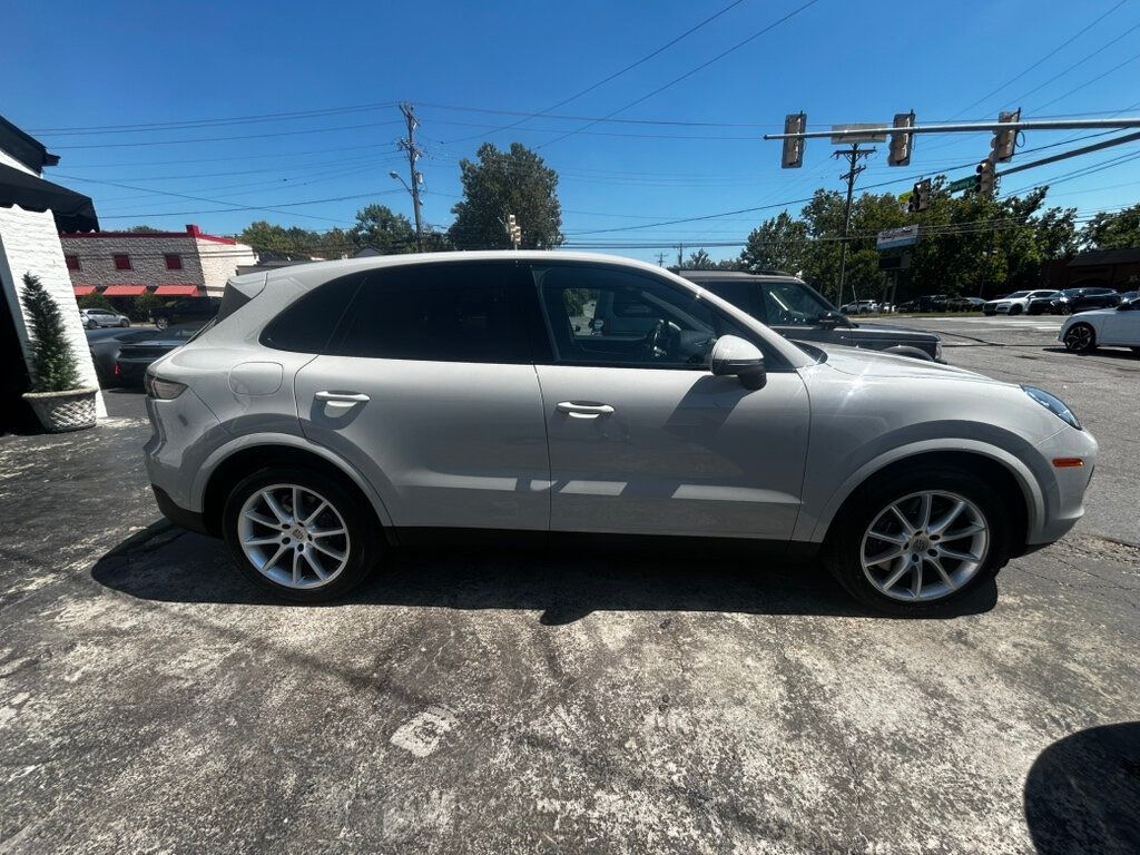 2021 Porsche Cayenne photo 6