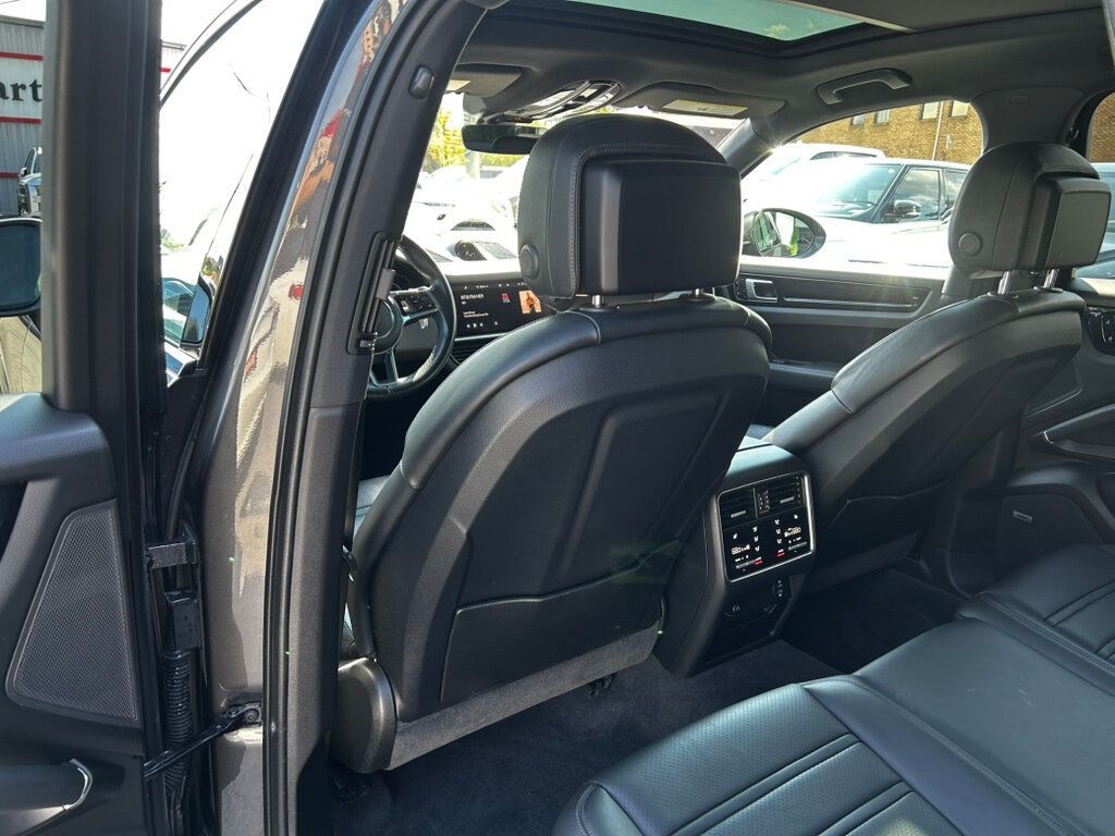 2021 Porsche Cayenne photo 14