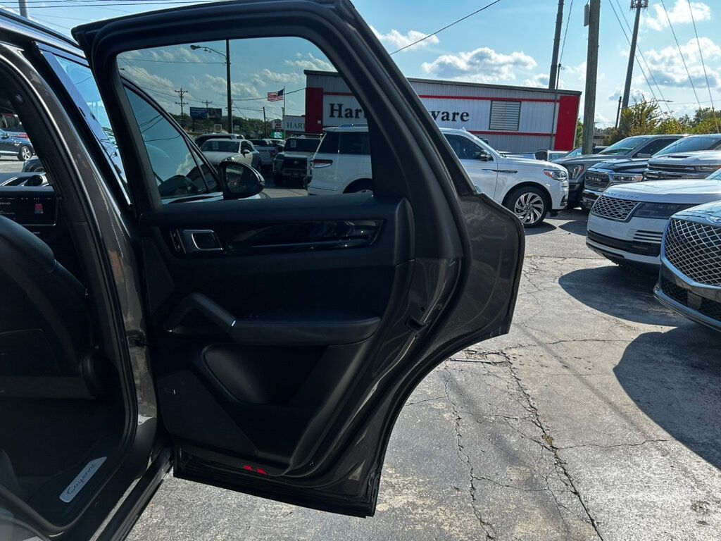 2021 Porsche Cayenne photo 18