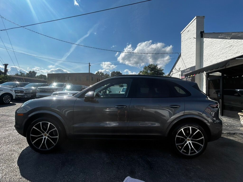 2021 Porsche Cayenne photo 2