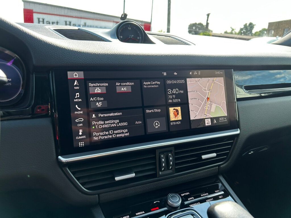2021 Porsche Cayenne photo 25
