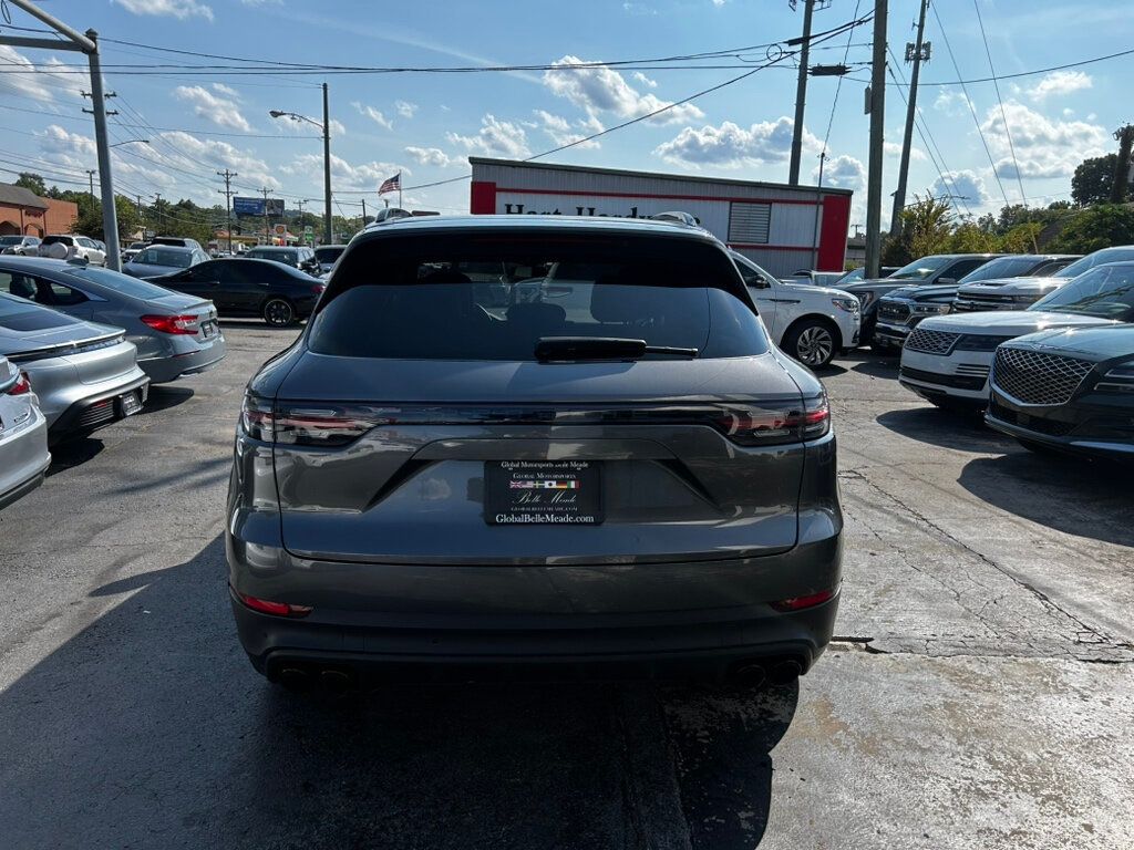 2021 Porsche Cayenne photo 4