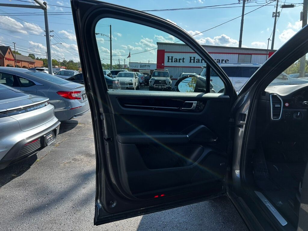 2021 Porsche Cayenne photo 9