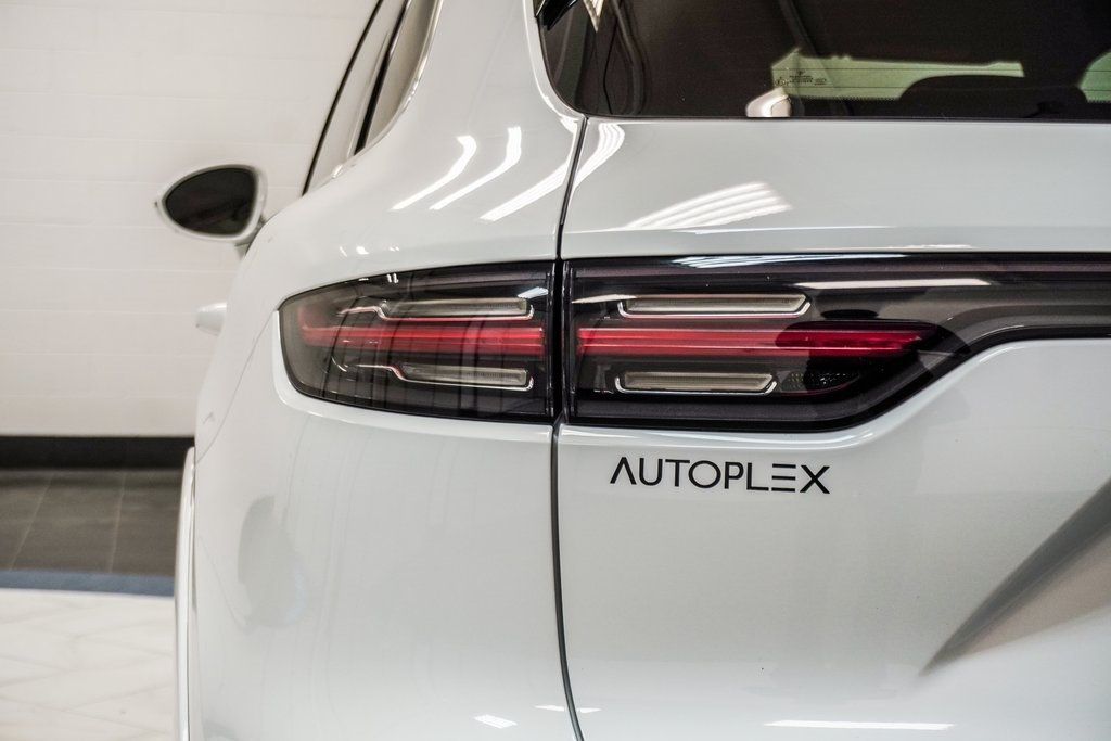 2021 Porsche Cayenne Turbo photo 13