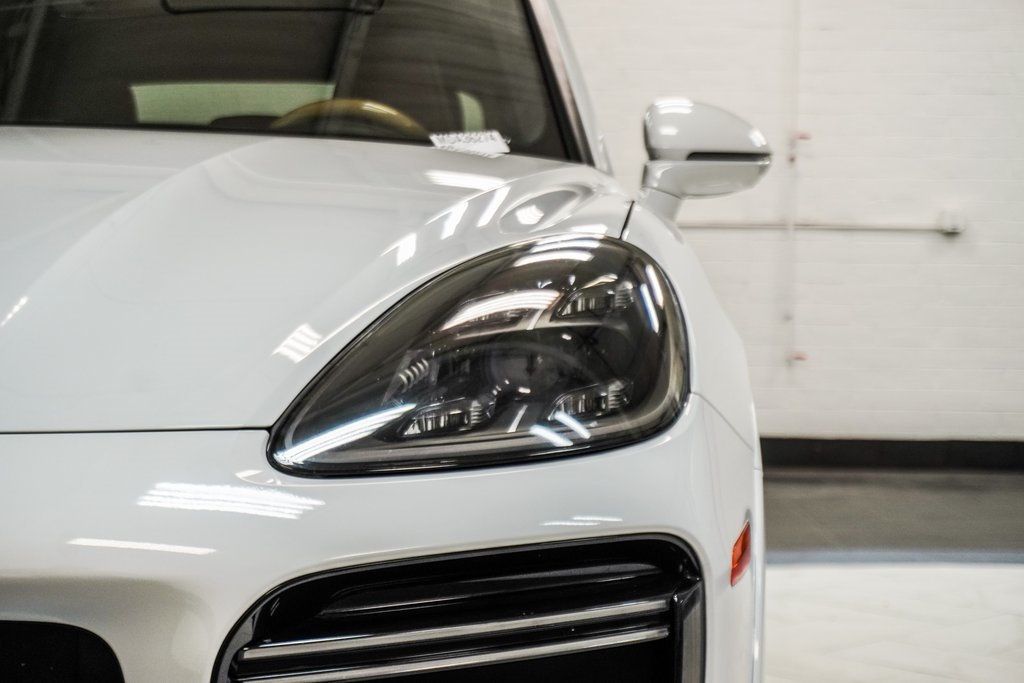 2021 Porsche Cayenne Turbo photo 14