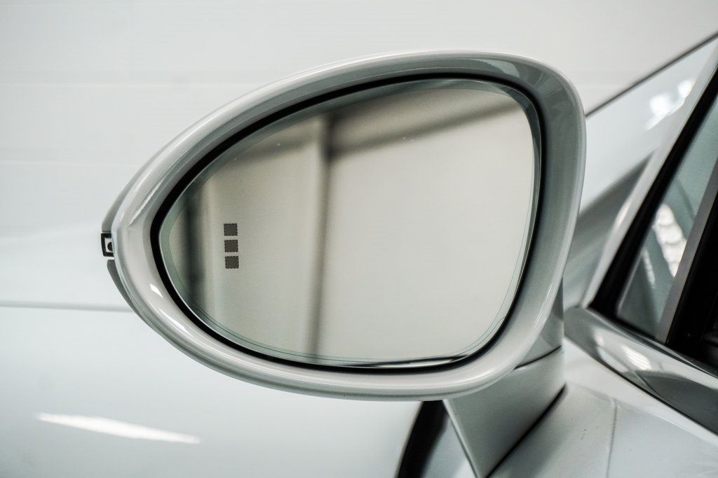 2021 Porsche Cayenne Turbo photo 16