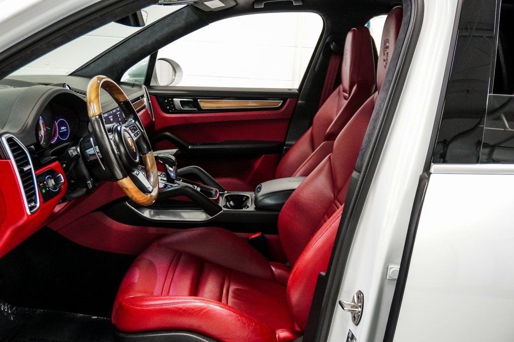 2021 Porsche Cayenne Turbo photo 17