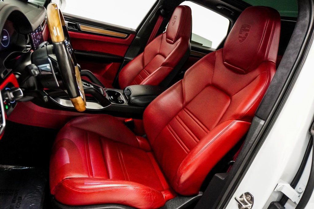 2021 Porsche Cayenne Turbo photo 18
