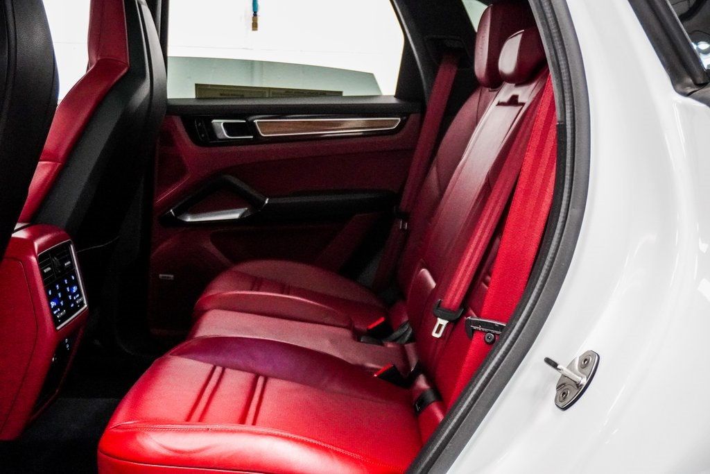 2021 Porsche Cayenne Turbo photo 21