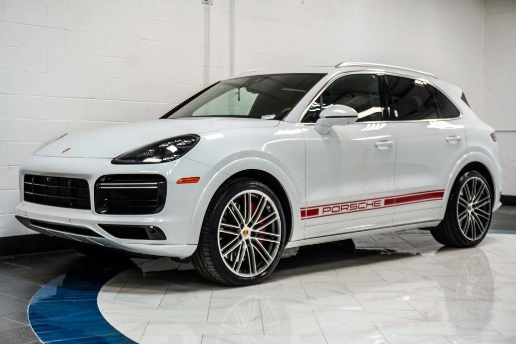 2021 Porsche Cayenne Turbo photo 3