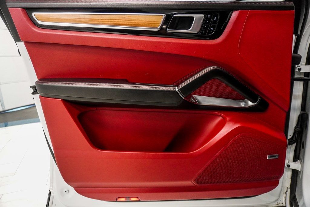 2021 Porsche Cayenne Turbo photo 37