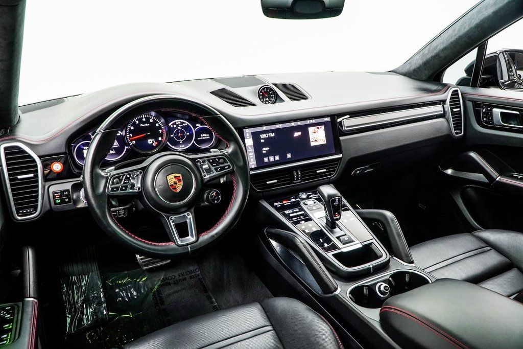 2021 Porsche Cayenne Coupe Turbo photo 2