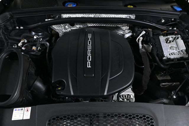2021 Porsche Macan AWD - 22949641 - 24