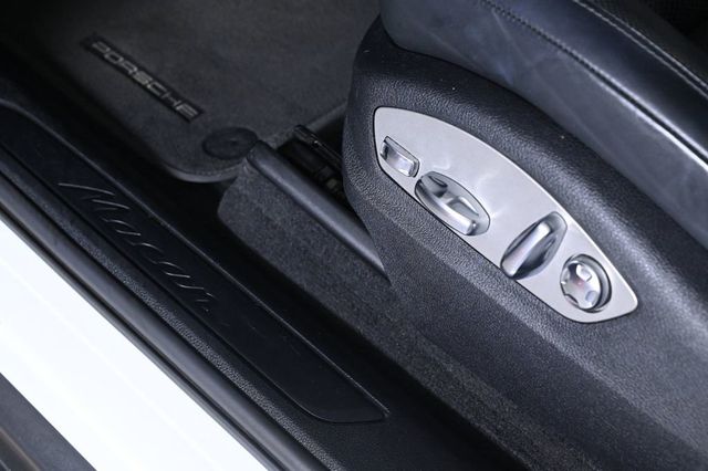 2021 Porsche Macan AWD - 23015451 - 22