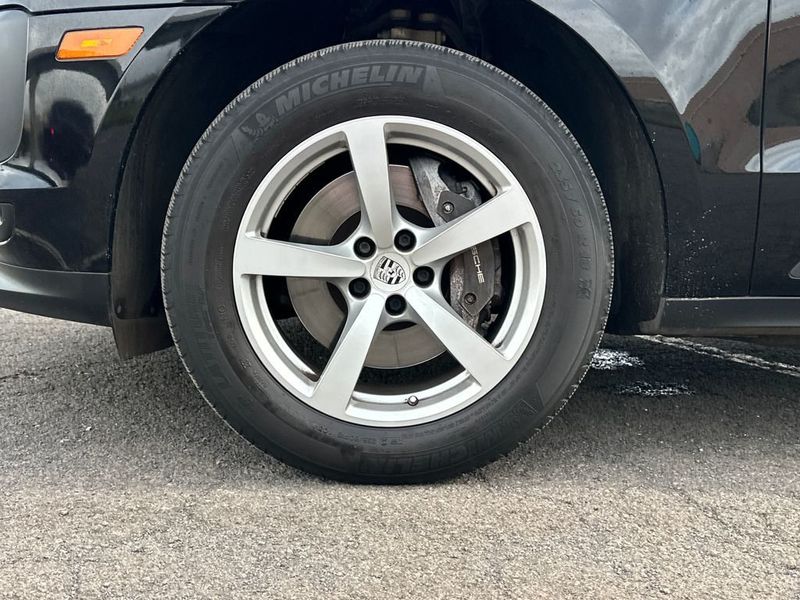 2021 Porsche Macan AWD - 22966479 - 10