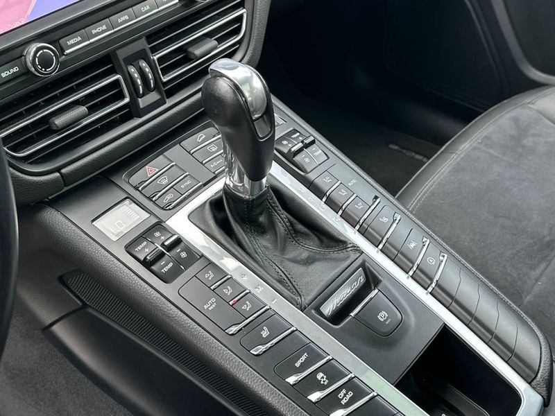 2021 Porsche Macan AWD - 22966479 - 19