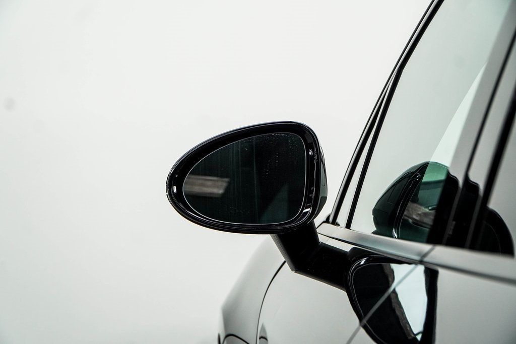 2021 Porsche Macan Base photo 12