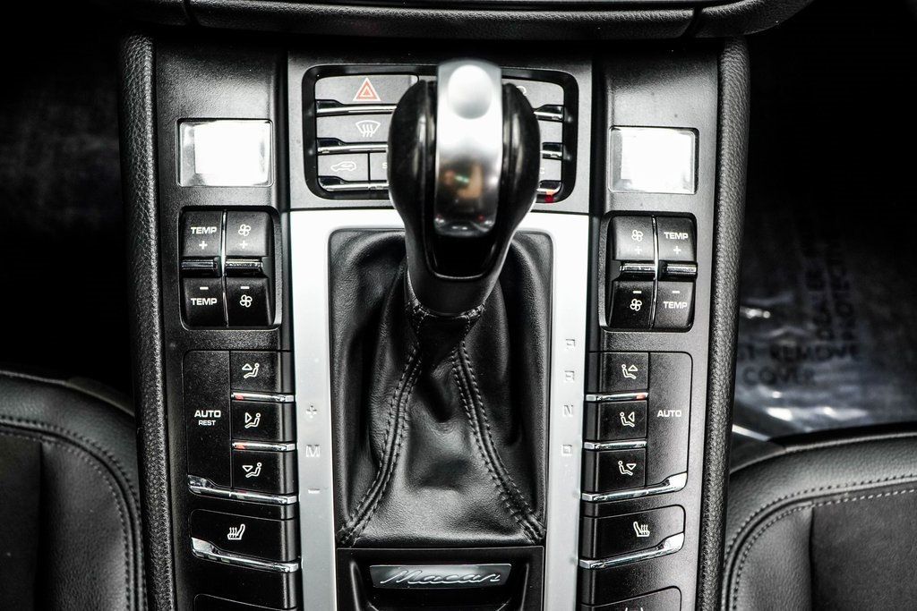 2021 Porsche Macan Base photo 19