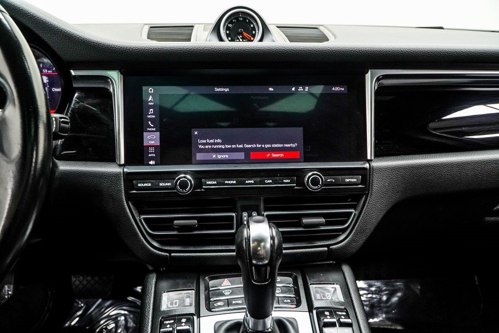 2021 Porsche Macan Base photo 22