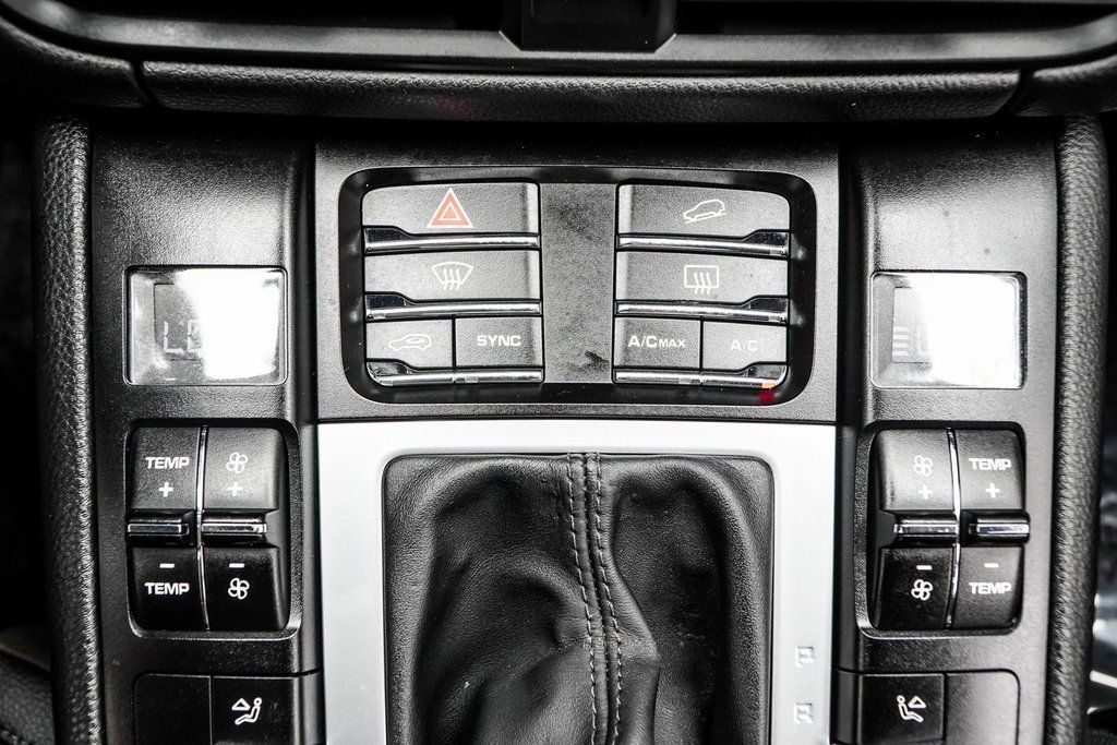 2021 Porsche Macan Base photo 23