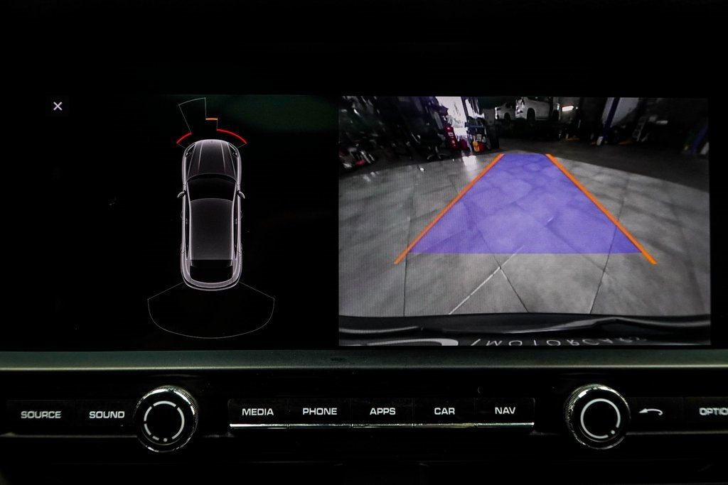 2021 Porsche Macan Base photo 27