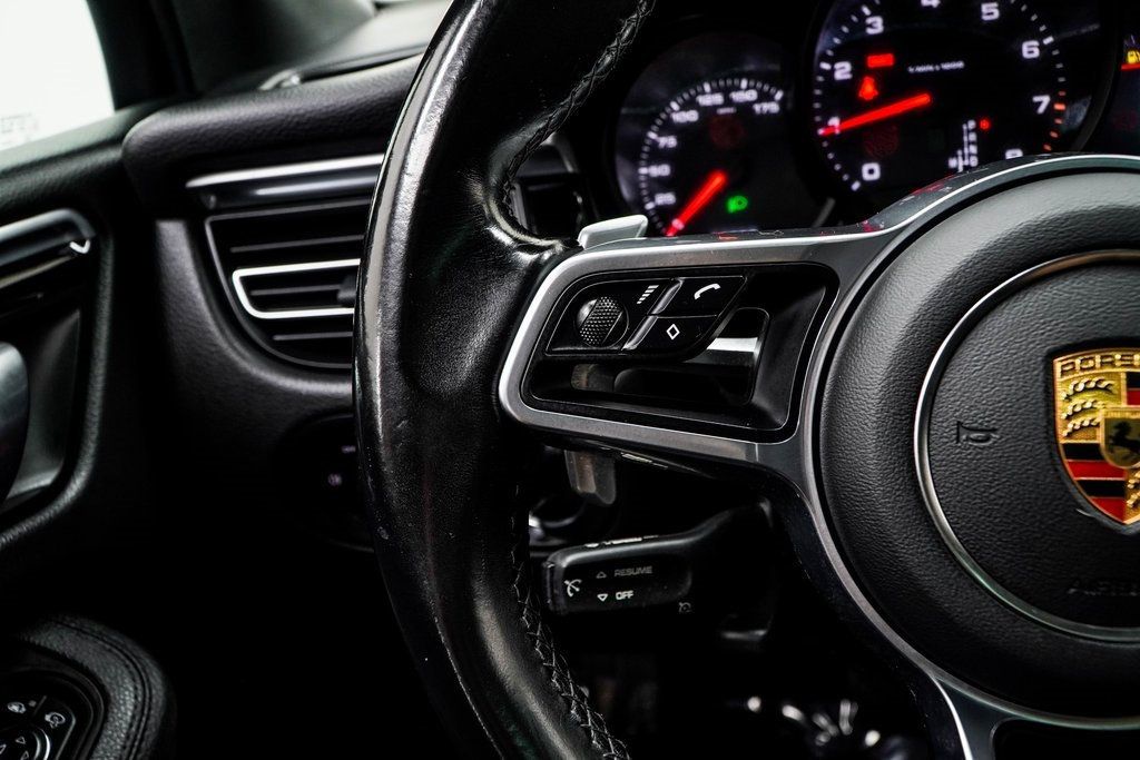 2021 Porsche Macan Base photo 30