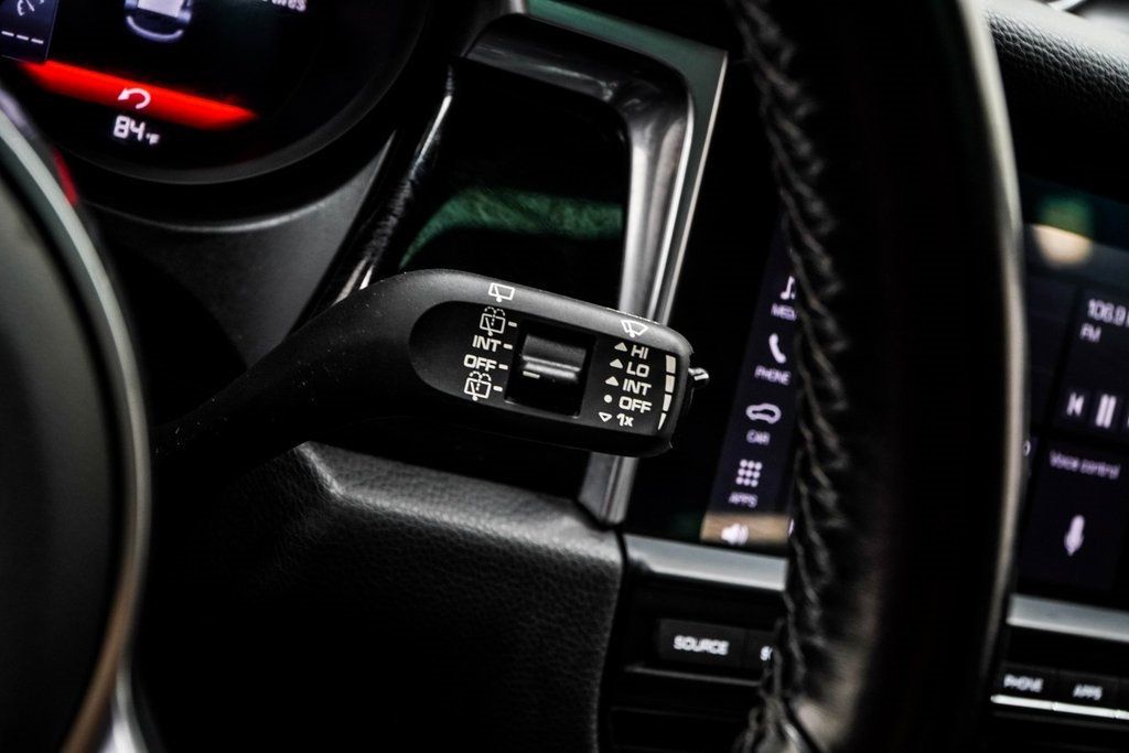 2021 Porsche Macan Base photo 31