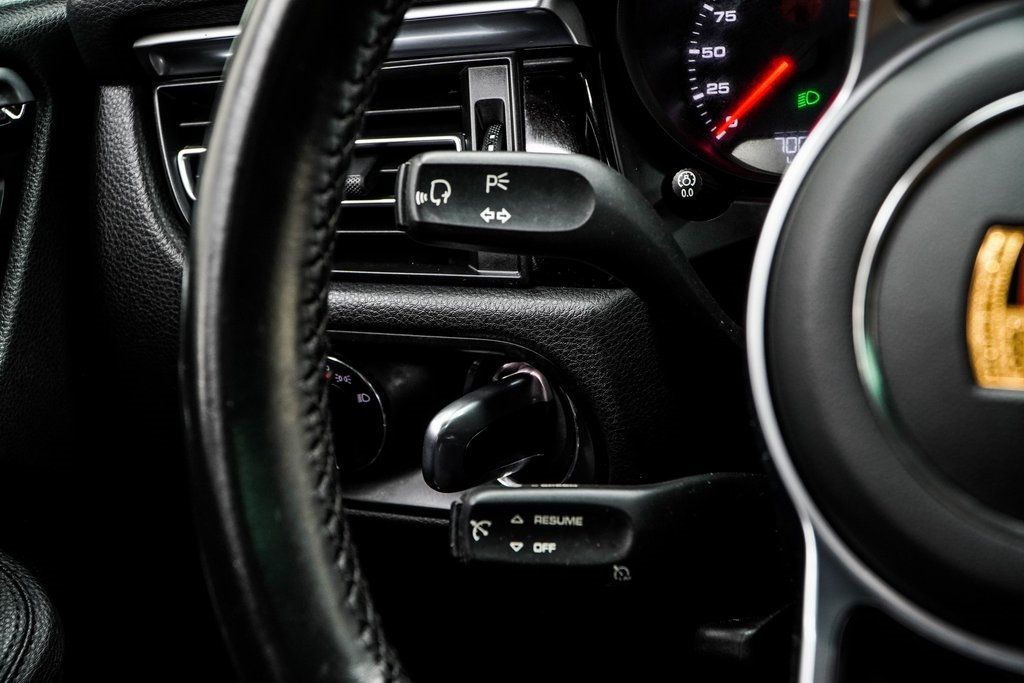 2021 Porsche Macan Base photo 32