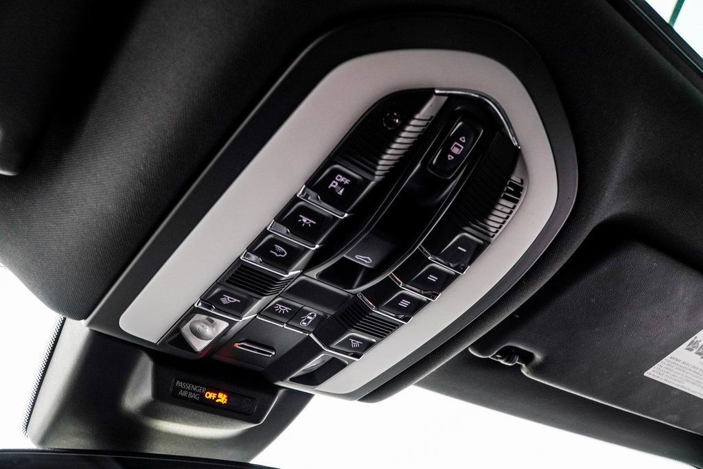2021 Porsche Macan Base photo 33
