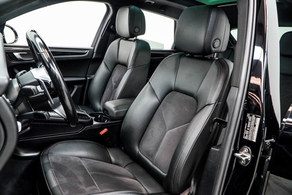 2021 Porsche Macan Base photo 35