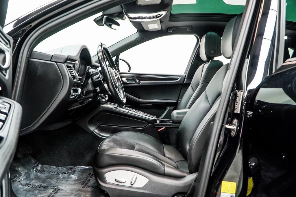 2021 Porsche Macan Base photo 36