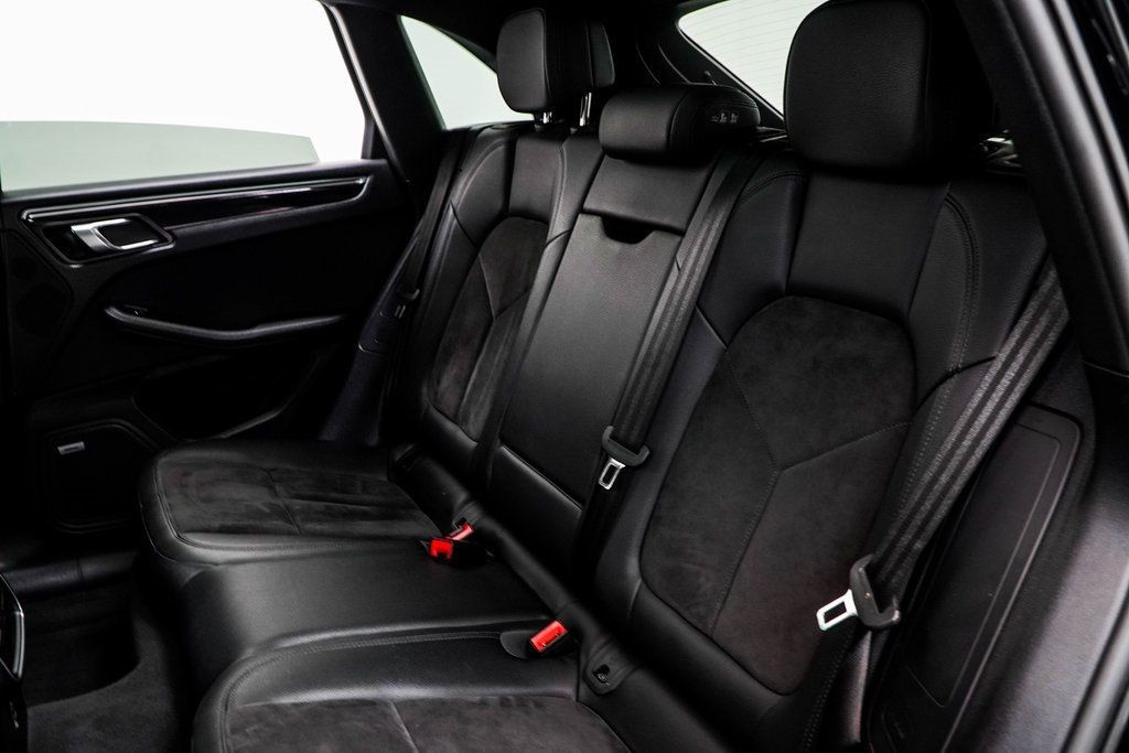 2021 Porsche Macan Base photo 37
