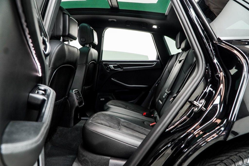 2021 Porsche Macan Base photo 38