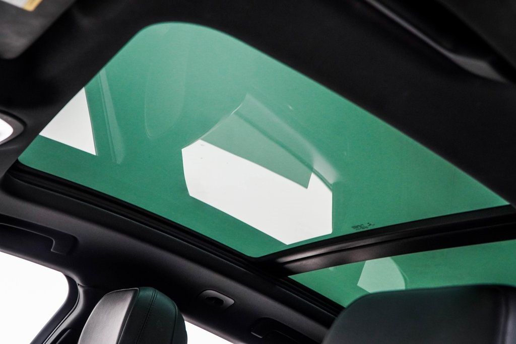 2021 Porsche Macan Base photo 39